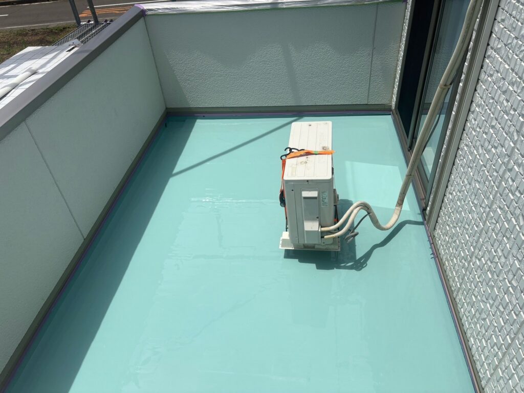 【ベランダ防水】<br />
ウレタン防水1層目<br />
（完了）